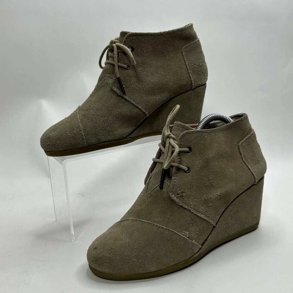 TOMS Suede Wedge Ankle Boots Taupe‎ Lace Up Women's Size 8